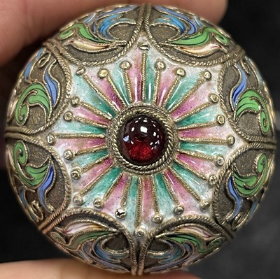 Lot 187 - A FINE EARLY 20TH CENTURY RUSSIAN RAISED ENAMEL WORK ON SILVER EGG WITH GILT INTERIOR