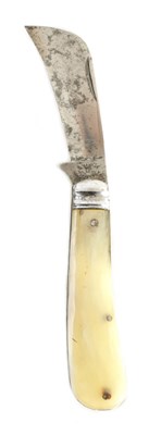 Lot 255 - A 19TH CENTURY HORN HANDLED PRUNING KNIFE BY W SAYNOR LTD. SHEFFIELD