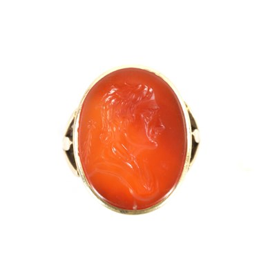 Lot 179 - A LATE GEORGIAN 9CT GOLD CARNELIAN INTAGLIO SIGNET RING DEPICTING THE FAMOUS ASTRONOMER EDMOND HALLEY