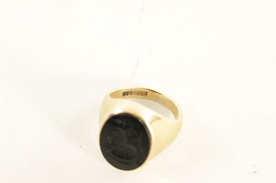 Lot 175 - A 19TH CENTURY 9CT GOLD AND BLACK ONYX INTAGLIO SIGNET RING