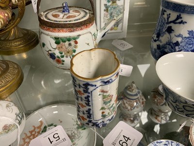 Lot 64 - AN EARLY 18TH CENTURY CHINESE PORCELAIN SPILL VASE