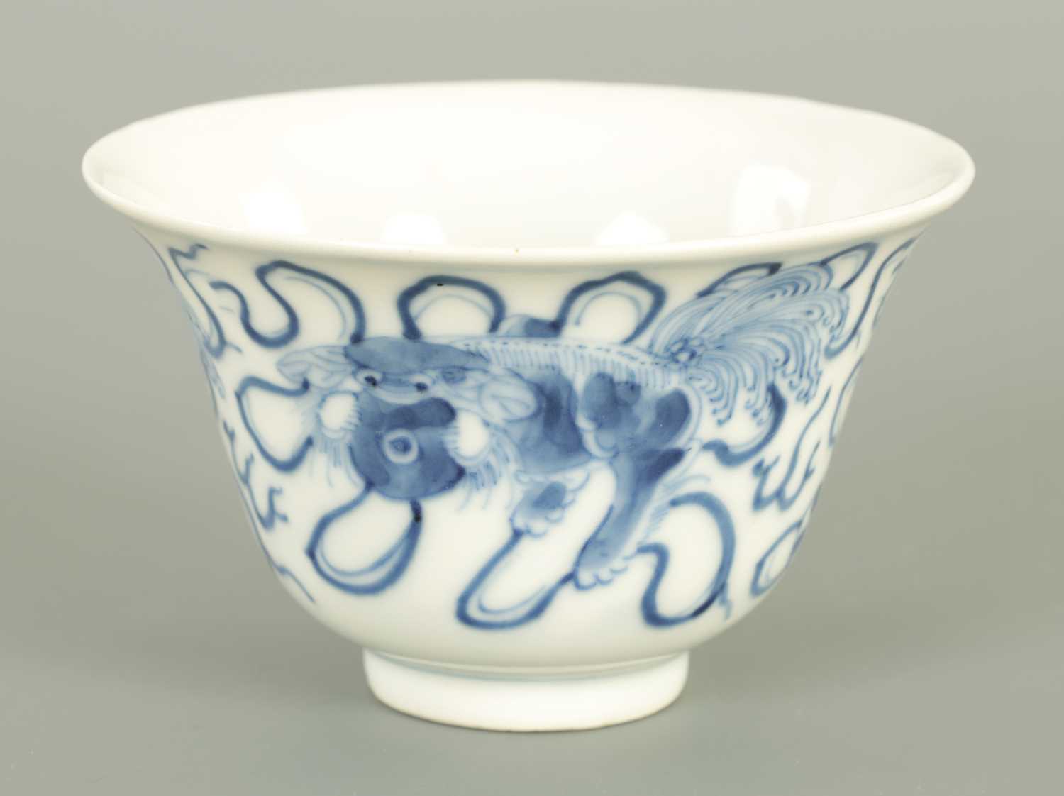 Lot 45 - AN 18TH/19TH CENTURY CHINESE BLUE AND WHITE FLARED BOWL