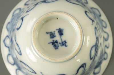 Lot 45 - AN 18TH/19TH CENTURY CHINESE BLUE AND WHITE FLARED BOWL