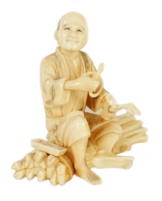 Lot 116 - A LATE 19TH CENTURY MEIJI PERIOD CARVED IVORY FIGURE