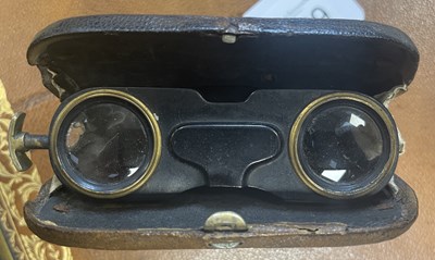 Lot 369 - AN UNUSUAL SET OF 19TH CENTURY FRENCH FOLDING OPERA GLASSES IN FITTED PURSE