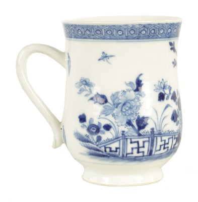 Lot 57 - A 19TH CENTURY CHINESE BLUE AND WHITE MUG