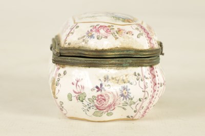 Lot 25 - AN 18TH/EARLY 19TH CENTURY FRENCH PORCELAIN PATCH BOX