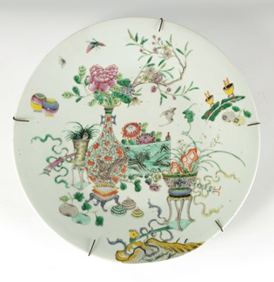 Lot 58 - A LARGE 18TH CENTURY FAMILLE VERTE CHINESE CHARGER