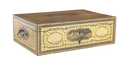 Lot 95 - A LATE 18TH/EARLY 19TH CENTURY CHINESE CHINOISERIE DECORATED LACQUERWORK SEWING BOX