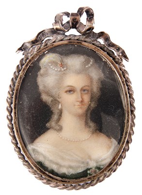 Lot 424 - AN 18TH CENTURY MINIATURE PORTRAIT OF A YOUNG...