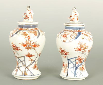 Lot 73 - A PAIR OF 18TH/19TH CENTURY CHINESE PORCELAIN LIDDED VASES
