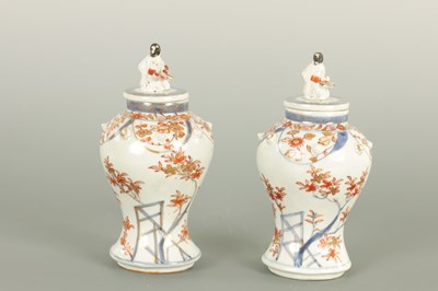 Lot 73 - A PAIR OF 18TH/19TH CENTURY CHINESE PORCELAIN LIDDED VASES