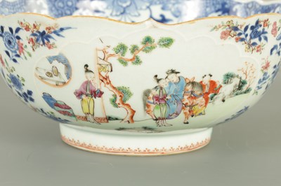 Lot 76 - A LARGE 18TH/19TH CENTURY CHINESE FAMILLE ROSE PORCELAIN BOWL