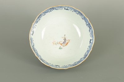 Lot 76 - A LARGE 18TH/19TH CENTURY CHINESE FAMILLE ROSE PORCELAIN BOWL