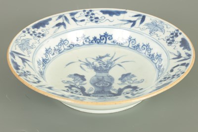 Lot 72 - AN 18TH CENTURY BLUE AND WHITE CHINESE BOWL