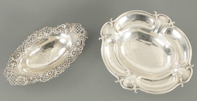 Lot 409 - AN EDWARDIAN ART NOUVEAU STYLE SHAPED OVAL SILVER DISH