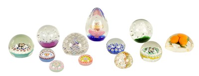 Lot 24 - A COLLECTION OF 11 GLASS PAPERWEIGHTS