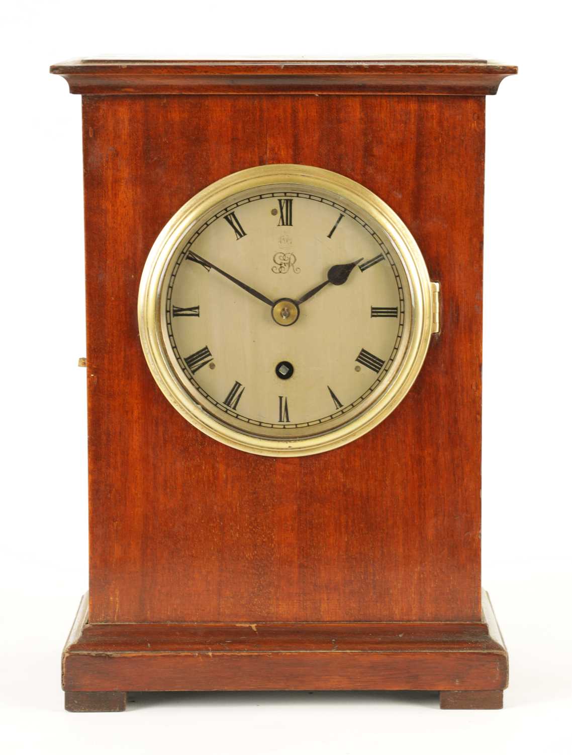 Lot 915 - AN EARLY 20TH CENTURY GOVERNMENT CHAIN