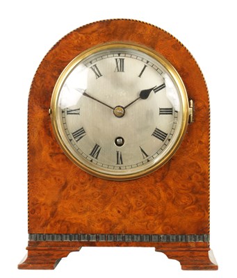 Lot 831 - A SMALL EARLY 20TH CENTURY AMBOYNA CASED MANTLE CLOCK