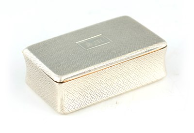 Lot 402 - A GEORGE III LARGE RECTANGULAR SILVER SNUFF BOX