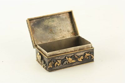 Lot 197 - A LATE 19TH CENTURY JAPANESE MEIJI PERIOD SMALL RECTANGULAR BRONZE AND MULTI-COLOURED MIXED METAL SNUFF BOX