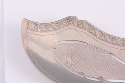 Lot 179 - A GEORGE IV SILVER AND IVORY FISH SLICE