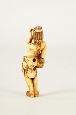 Lot 300 - A 19TH CENTURY JAPANESE IVORY NETSUKE