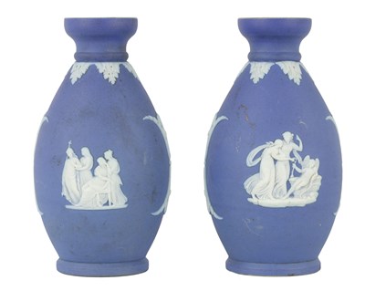 Lot 102 - A PAIR OF EARLY 20TH CENTURY WEDGWOOD JASPER WARE SLIP