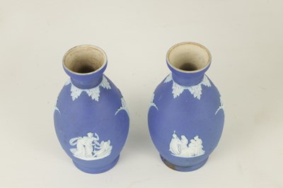 Lot 145 - A PAIR OF EARLY 20TH CENTURY WEDGWOOD JASPER WARE SLIP