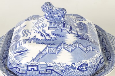 Lot 90 - A PAIR OF 19TH CENTURY BLUE AND WHITE WILLOW PATTERN SPODE TYPE TUREENS AND COVERS