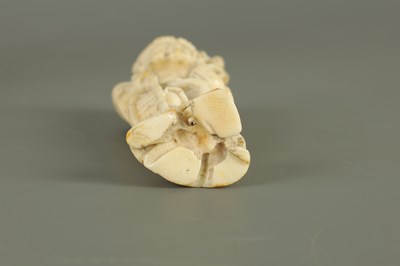 Lot 29 - AN 18/19TH CENTURY CHINESE IVORY SCULPTURE