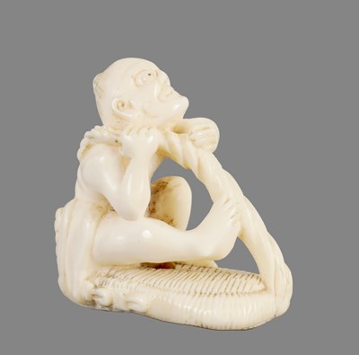 Lot 199 - A EDU PERIOD JAPANESE IVORY NETSUKE