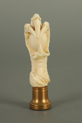 Lot 96 - A 19TH CENTURY CARVED IVORY AND BLOODSTONE SEAL