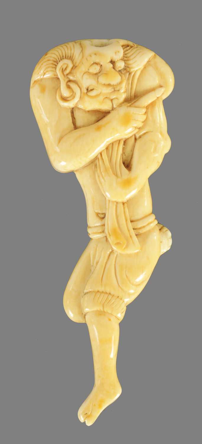 Lot 283 - A FINE AND RARE 18TH CENTURY JAPANESE IVORY NETSUKE