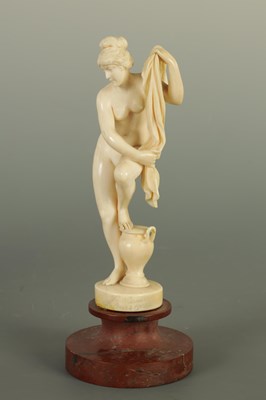 Lot 65 - AN EARLY 20TH CENTURY FRENCH IVORY SCULPTURE