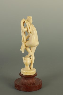 Lot 65 - AN EARLY 20TH CENTURY FRENCH IVORY SCULPTURE