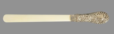 Lot 264 - AN EARLY 20TH CENTURY IVORY AND SILVER LETTER OPENER