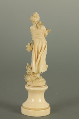 Lot 113 - A LATE 19TH CENTURY FRENCH CARVED IVORY SCULPTURE