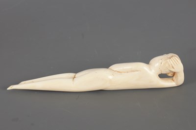 Lot 177 - A CHINESE CARVED IVORY MEDICAL DIAGNOSTIC DOLL