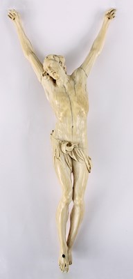 Lot 520 - AN EARLY CARVED IVORY FIGURE OF CHRIST ON THE...