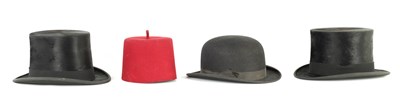 Lot 166 - A COLLECTION OF 4 VINTAGE HATS