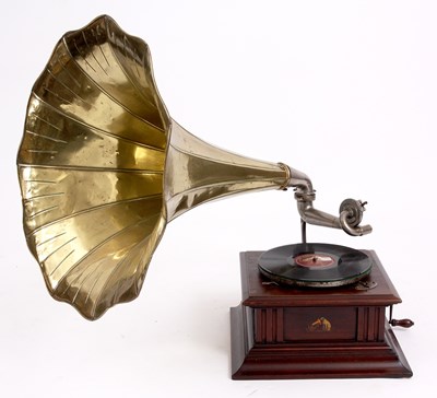 Lot 586 - AN EARLY 20TH CENTURY MAHOGANY HMV GRAMOPHONE...