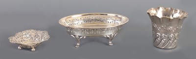 Lot 430 - A COLLECTION OF SILVER ITEMS