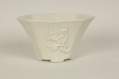 Lot 83 - A 19TH CENTURY CHINESE BLANC DE CHINE SMALL VASE