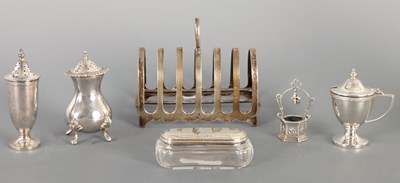 Lot 400 - A COLLECTION OF SIX SILVER ITEMS