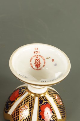 Lot 61 - A ROYAL CROWN DERBY IMARI PATTERN EGG AND CUP