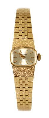 Lot 385 - A LADIES 9CT GOLD WALTHAM WRISTWATCH