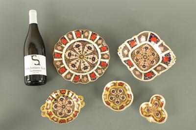 Lot 99 - A COLLECTION OF FIVE ROYAL CROWN DERBY ITEMS