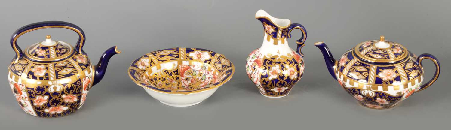 Lot 79 - A GROUP OF MINIATURE ROYAL CROWN DERBY ITEMS