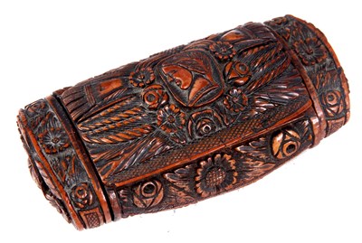 Lot 495 - A 19TH CENTURY COQUILLA NUT SNUFF BOX finely...